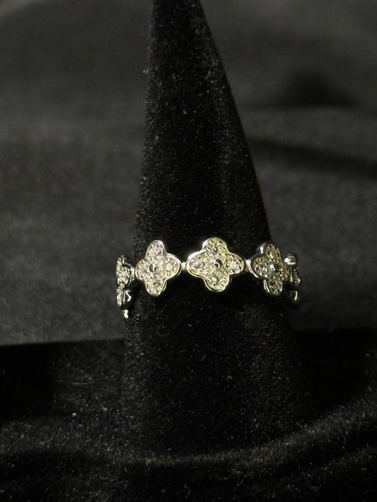 Clover Ring