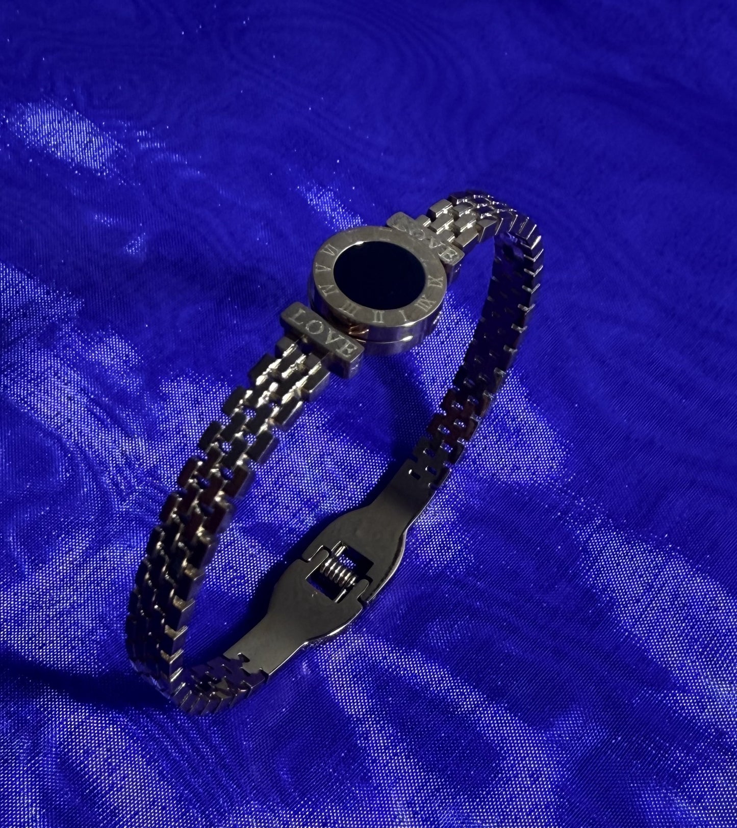 Roman Love Bangle